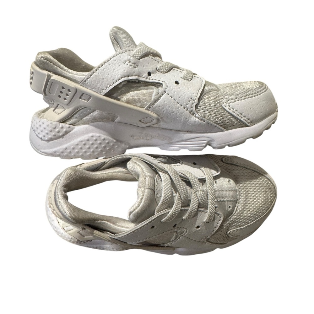 Nike Huarche white toddler shoes size 9C